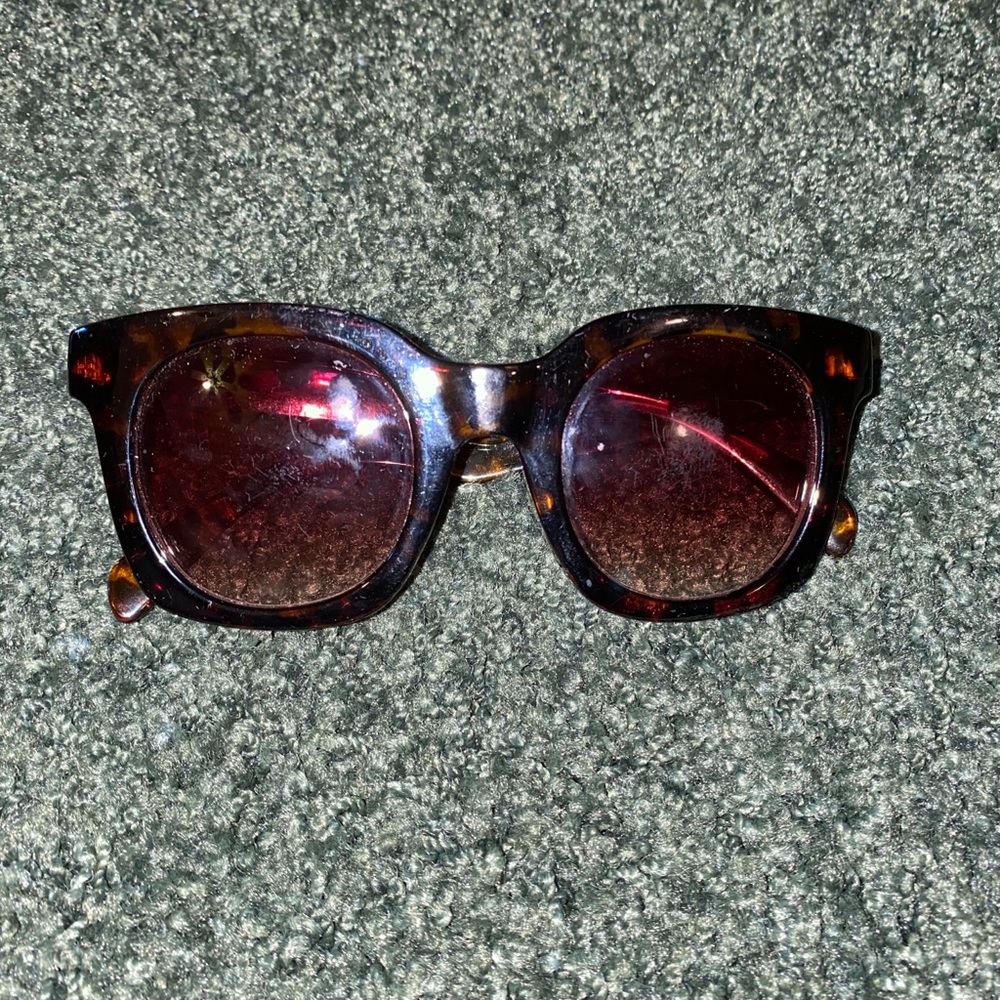 Turtle Shell Celebrity Glasses - Picture 2 of 3